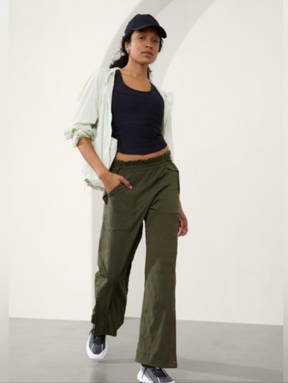 Athleta Trekkie High Rise Parachute Pant in Aspen Olive- Size 16